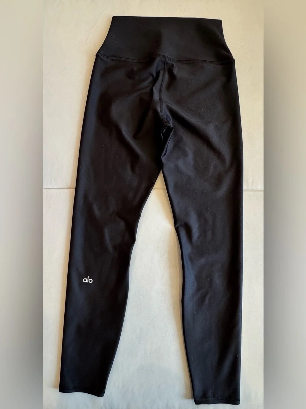 ALO Yoga 7/8 High-Waist Airlift Legging (Size M)